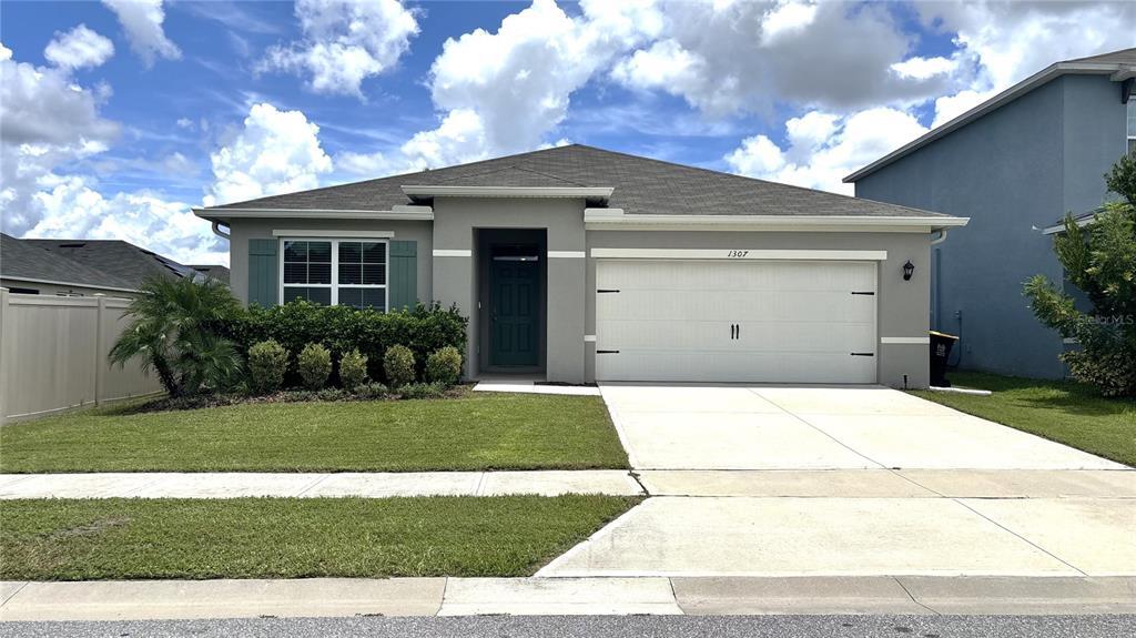 1307 Fox Squirrel Dr in Davenport, FL - Building Photo