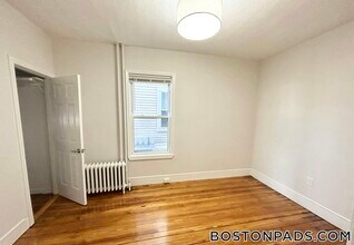 153 E Cottage St in Boston, MA - Building Photo - Building Photo