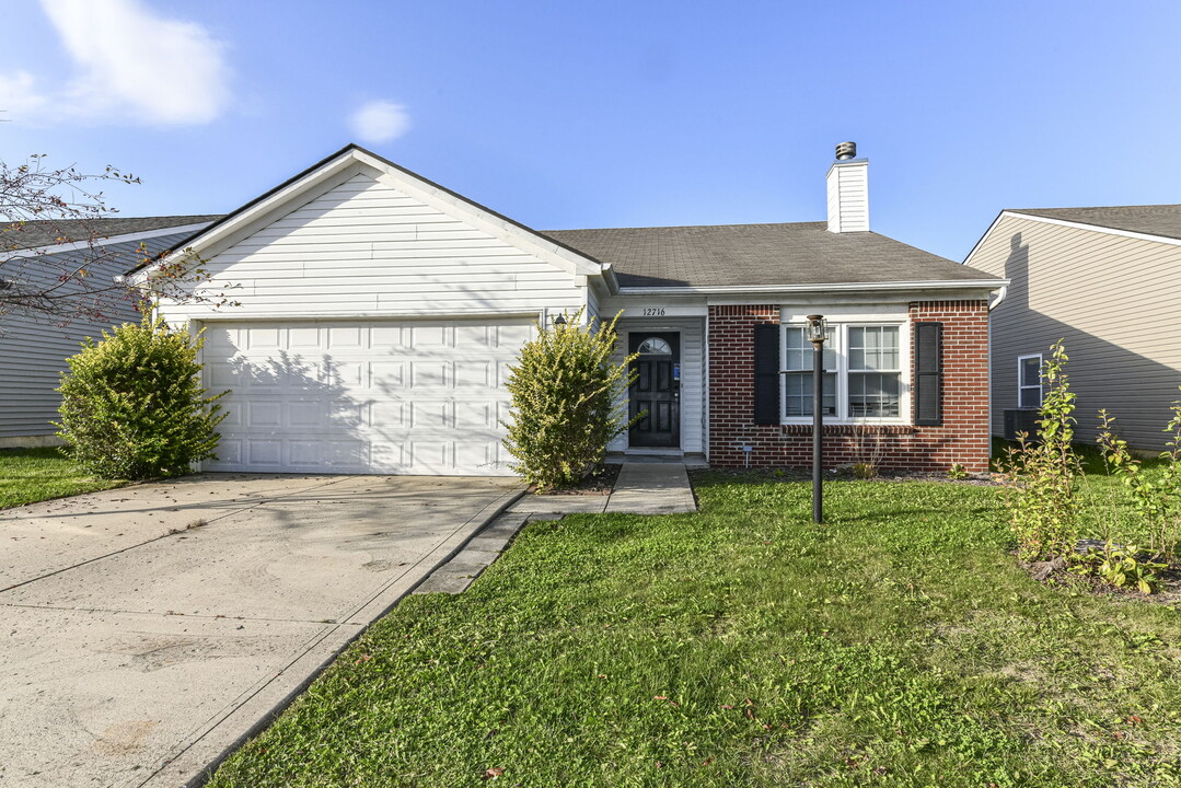 12716 Pinetop Way in Noblesville, IN - Foto de edificio