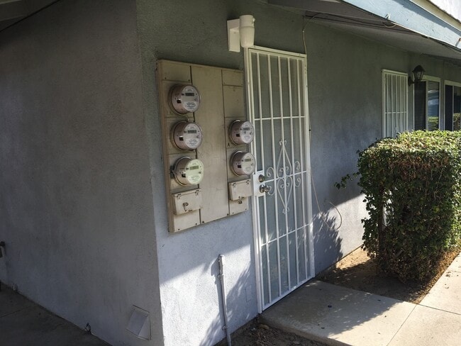 4704 Planz Rd in Bakersfield, CA - Building Photo - Building Photo