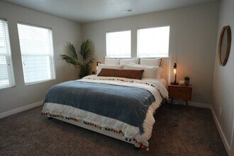 333 N 680 E in Vineyard, UT - Foto de edificio - Building Photo