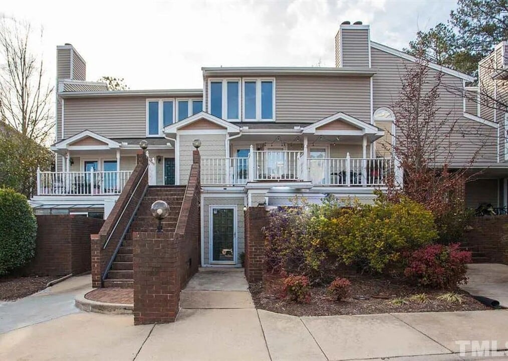 7010 Sandy Forks Rd in Raleigh, NC - Foto de edificio