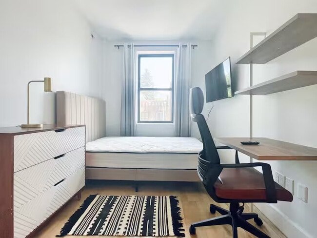 Furnished room/NOT APARTMENT in Brooklyn, NY - Building Photo - Building Photo