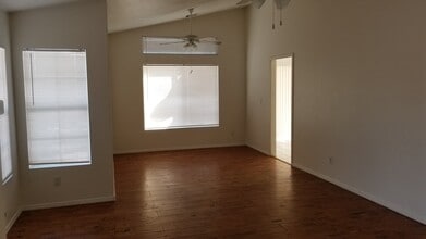 6904 Luminary Dr in Las Vegas, NV - Foto de edificio - Building Photo