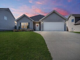 1379 Freedom Dr in Clarksville, TN - Building Photo