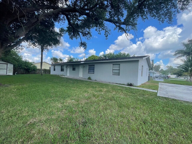 1637 Barbarie Ln