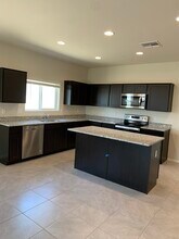 1025 W Falls Canyon Dr in Casa Grande, AZ - Foto de edificio - Building Photo