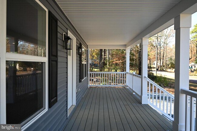 86 Woodbine Dr in Colonial Beach, VA - Building Photo - Building Photo