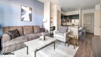 2626 Fountain View Dr, Unit 1-329 in Houston, TX - Building Photo