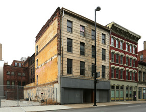 313-315 W 5th St in Cincinnati, OH - Foto de edificio - Building Photo