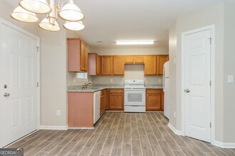 312 Harris Ave in Locust Grove, GA - Foto de edificio - Building Photo