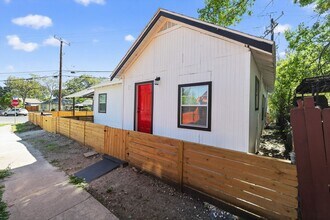 427 Floyd Ave in San Antonio, TX - Foto de edificio - Building Photo