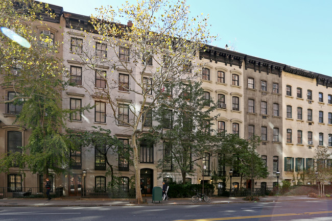 452 W 23rd St in New York, NY - Building Photo - Building Photo