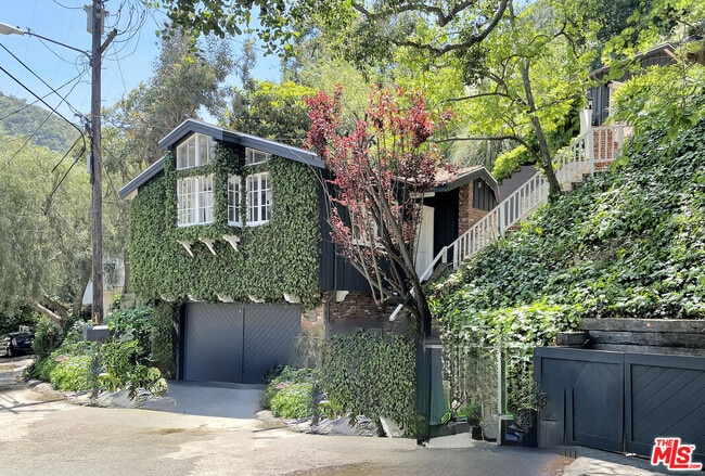 property at 9934 Westwanda Dr