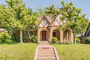 2311 Warner Rd in Fort Worth, TX - Building Photo