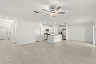11756 Radiant Shr Lp in San Antonio, FL - Building Photo - Building Photo