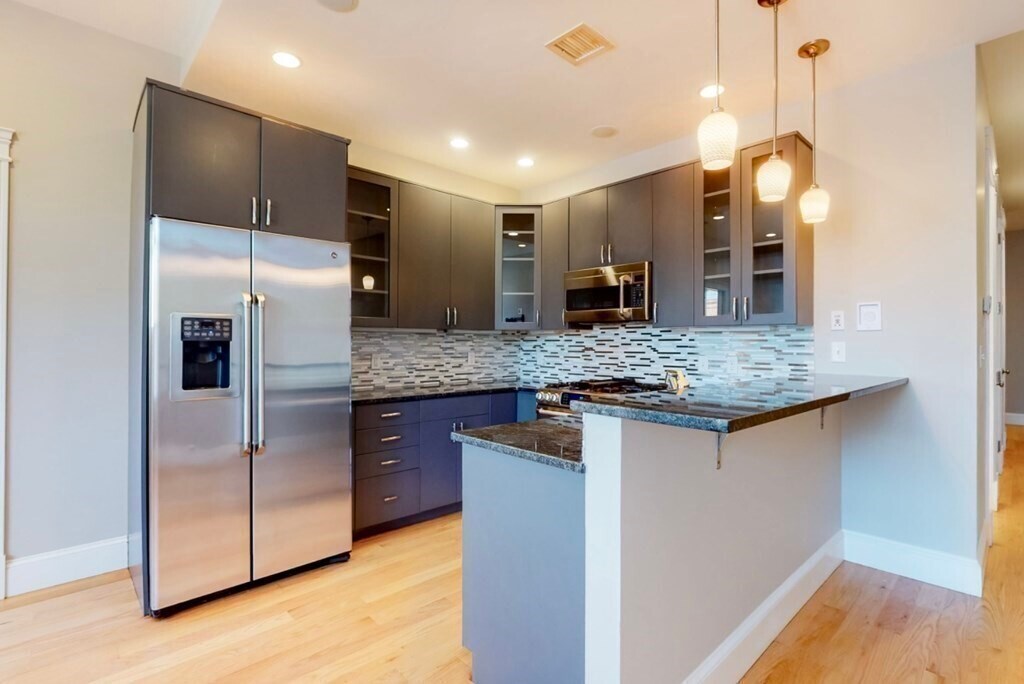 115 B St in Boston, MA - Building Photo