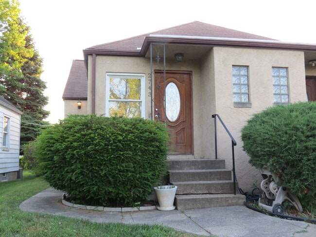 property at 2743 Thorndale Ave