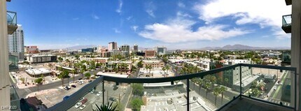 900 S Las Vegas Blvd in Las Vegas, NV - Building Photo - Building Photo