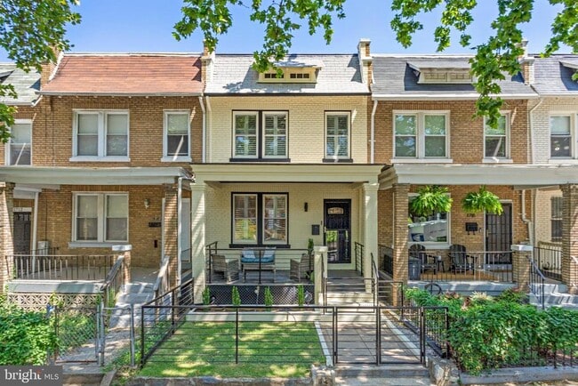 property at 1716 M St NE