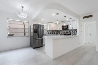 108 Normandy Ln in Delray Beach, FL - Building Photo - Building Photo