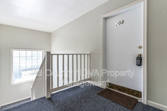 102 Grosvenor Ln in Stafford, VA - Building Photo - Building Photo
