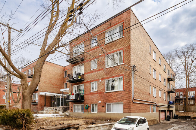 4900 Édouard-Montpetit Boul in Montréal, QC - Building Photo - Building Photo