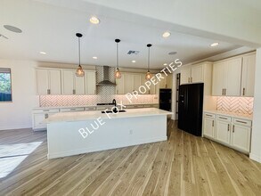 8038 N Purple Aster Pl in Tucson, AZ - Building Photo - Building Photo