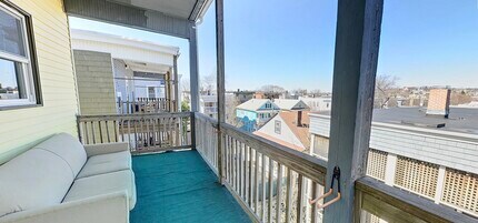 99 Marion St, Unit 3 in Somerville, MA - Foto de edificio - Building Photo