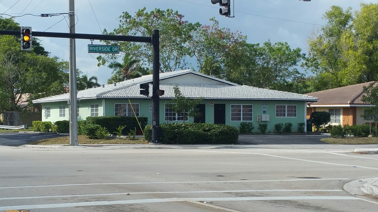 4000 Riverside Dr in Coral Springs, FL - Building Photo