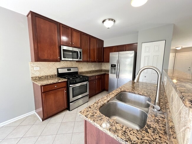 4624 Courtney Dr in Lake In The Hills, IL - Foto de edificio - Building Photo