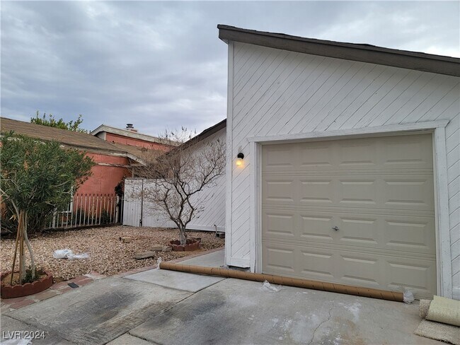 6227 Don Gaspar Ave in Las Vegas, NV - Building Photo - Building Photo
