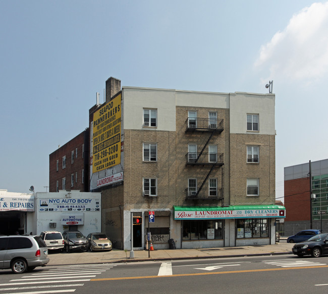 101-21 Rockaway Blvd in Ozone Park, NY - Foto de edificio - Building Photo