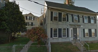 153 4th St in Fall River, MA - Foto de edificio - Building Photo