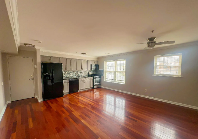 property at 3221 8th St SE