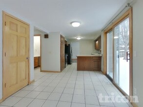 4845 Orleans Ln N in Plymouth, MN - Foto de edificio - Building Photo