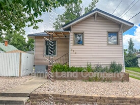 612 E Bradley St in Laramie, WY - Building Photo