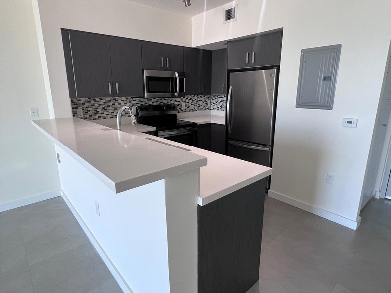 729 NW 2nd St, Unit 805 in Miami, FL - Building Photo