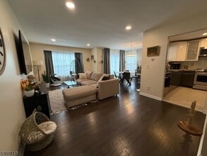 101 Mountainside Dr in Pompton Lakes, NJ - Building Photo - Building Photo