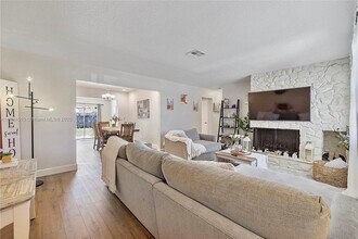 3301 NW 42nd St in Fort Lauderdale, FL - Foto de edificio - Building Photo