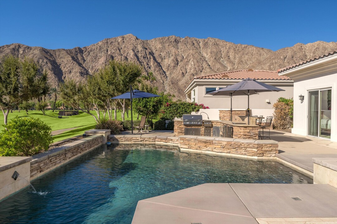 54006 Riviera in La Quinta, CA - Building Photo