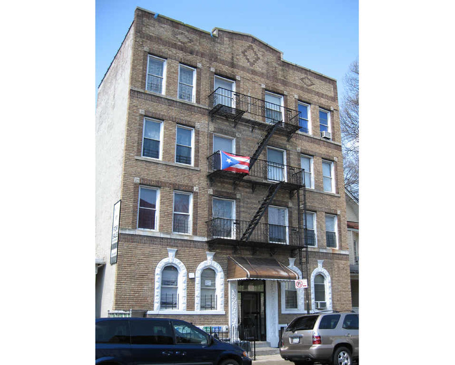 954 E 15th St in Brooklyn, NY - Building Photo