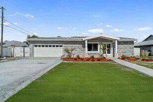 2313 SE Mariposa Ave in Port St. Lucie, FL - Building Photo