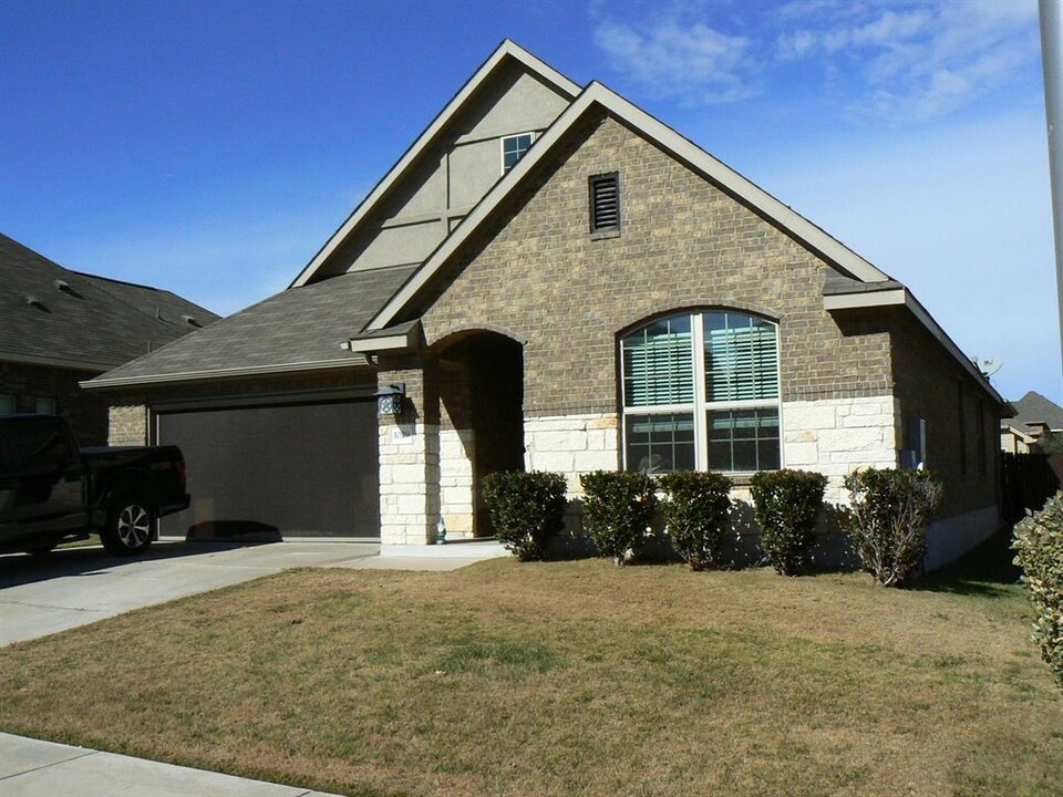 1029 Hartman Dr in Leander, TX - Building Photo