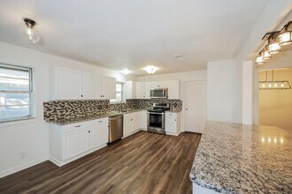 1017 Locust St in Benbrook, TX - Building Photo - Building Photo