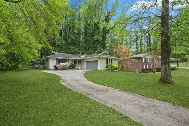 3891 Artist View Dr in Decatur, GA - Building Photo - Building Photo