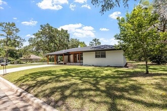 2425 Bruce Ln in Tallahassee, FL - Building Photo - Building Photo