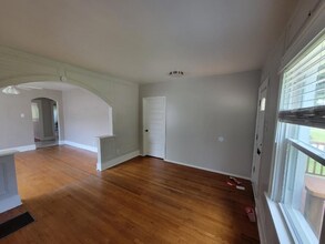 8620 Moran Pl in St. Louis, MO - Foto de edificio - Building Photo