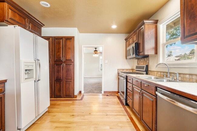 property at 2903 W Madison Ave