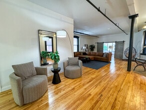 13 Stanhope St, Unit 13-19 #2A in Boston, MA - Foto de edificio - Building Photo